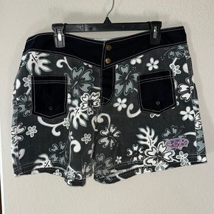Womens Board Shorts. Size 2XL. FITS LIKE A LARGE OR FITTED XL (small waisted)!!